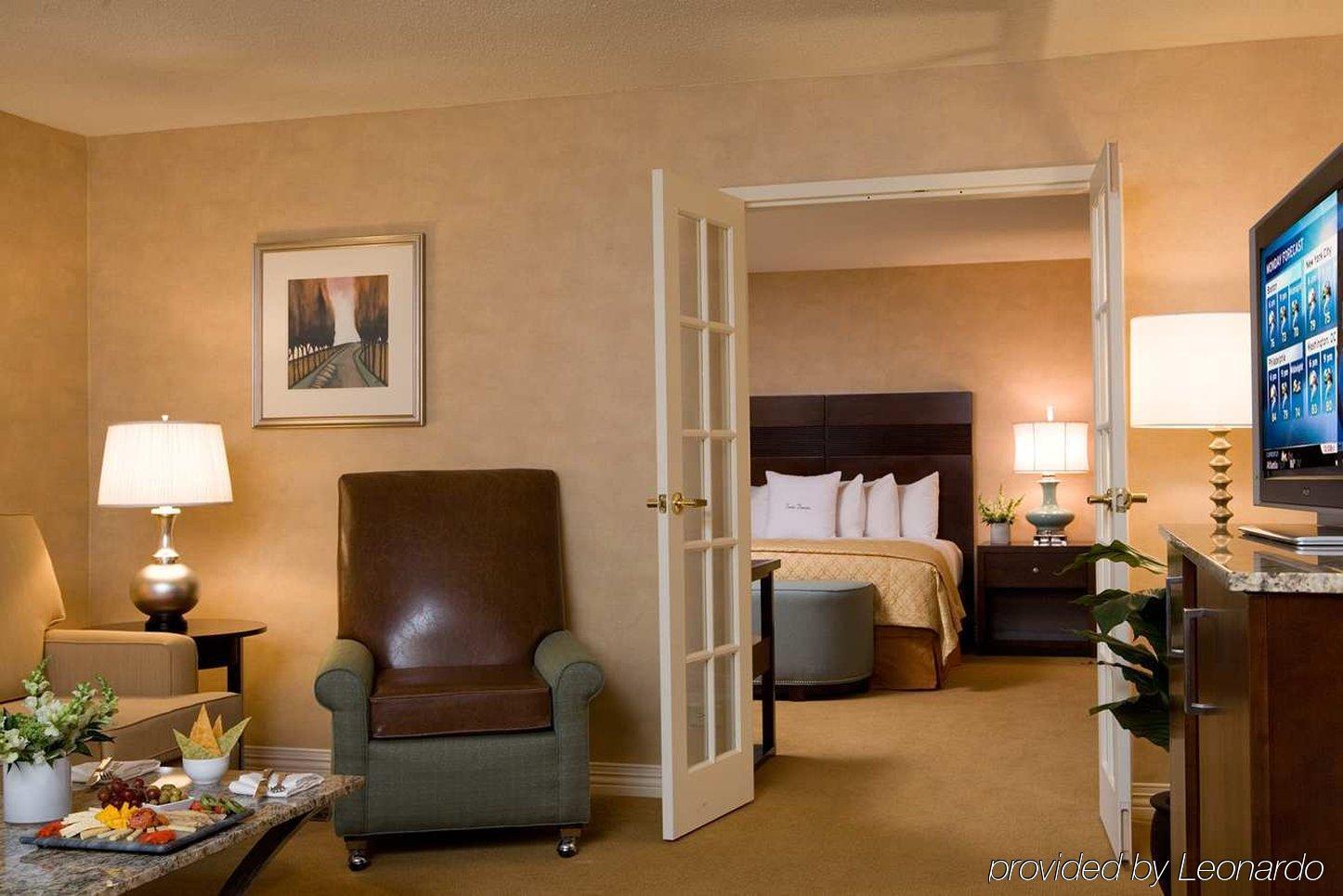 Doubletree By Hilton Hotel Boston - Bedford Glen Room photo