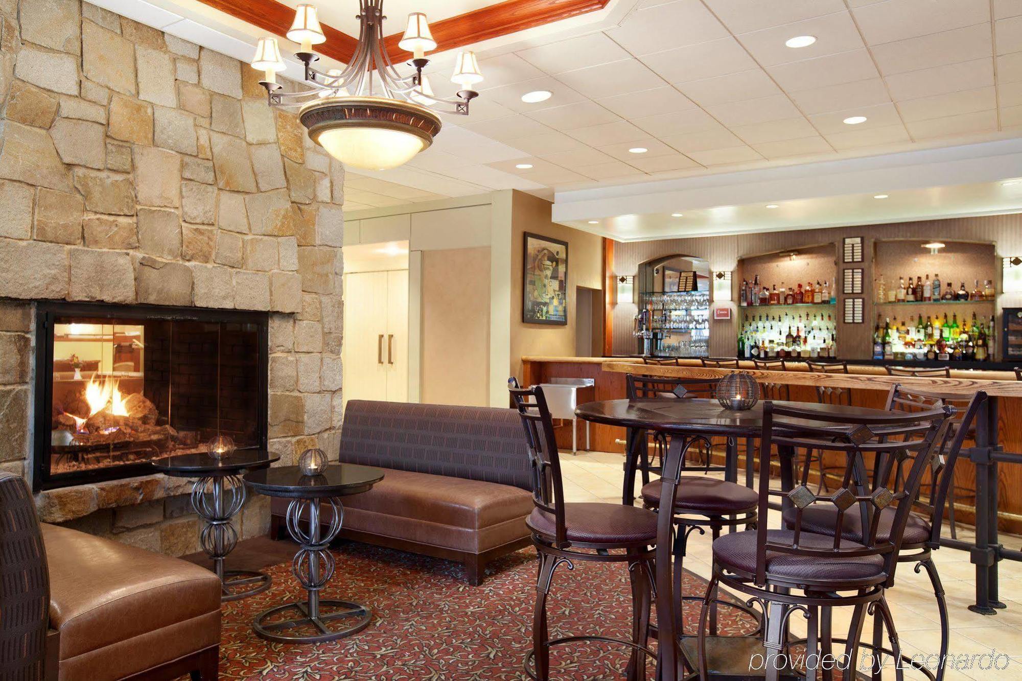 Doubletree By Hilton Hotel Boston - Bedford Glen Exterior photo